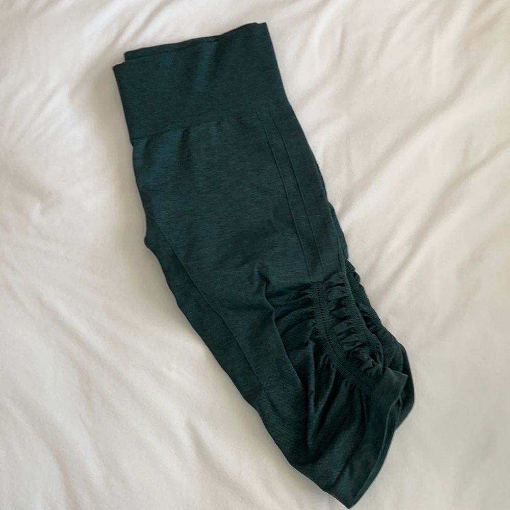 Lululemon crops